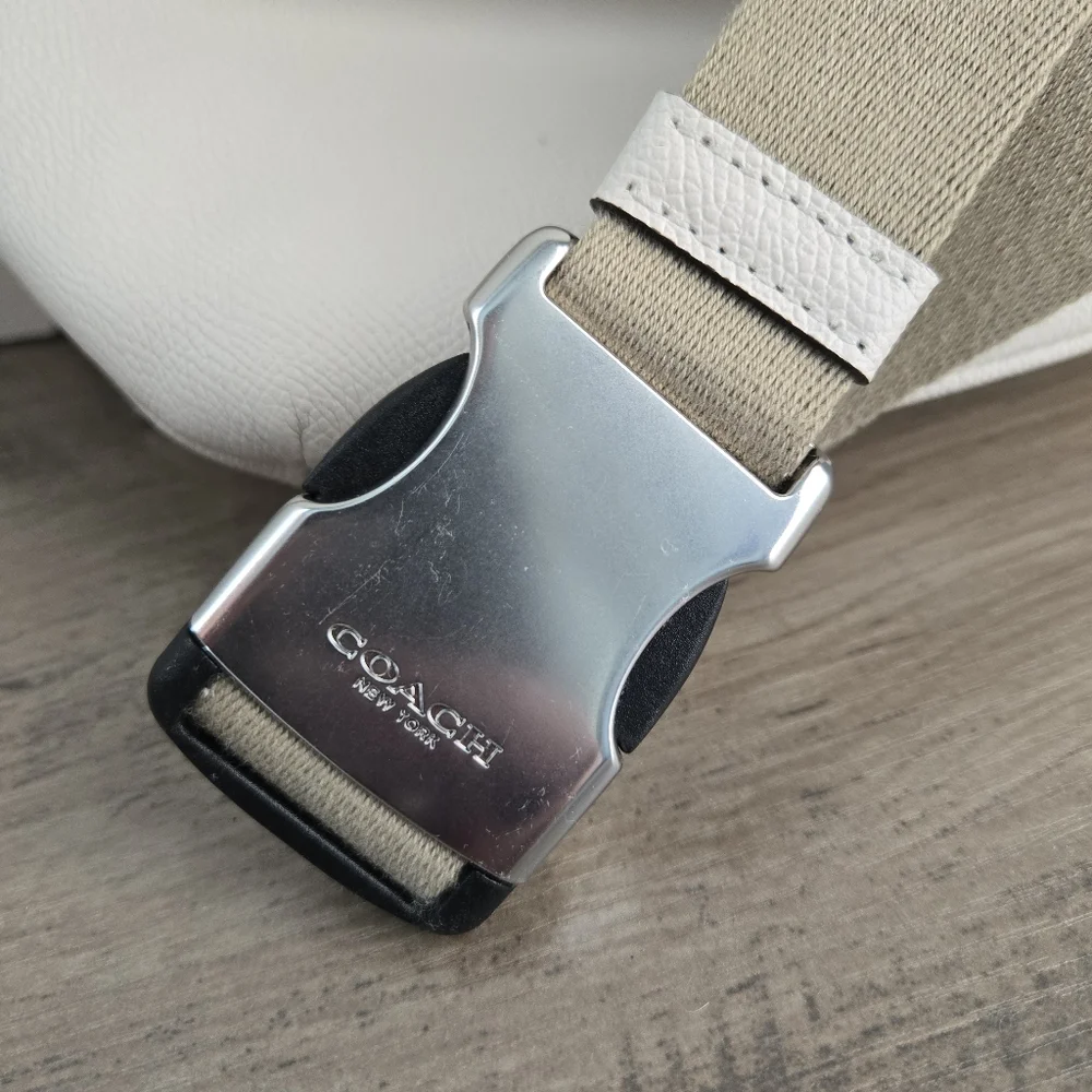 COACH Belt Bag in Crossgrain Leather Chalk - Picture 10 of 14